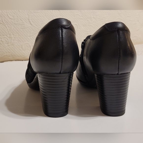 Clarks Bendables Women’s Black Leather Ankle Boots with Side Zipper US Size 9M - Picture 3 of 10